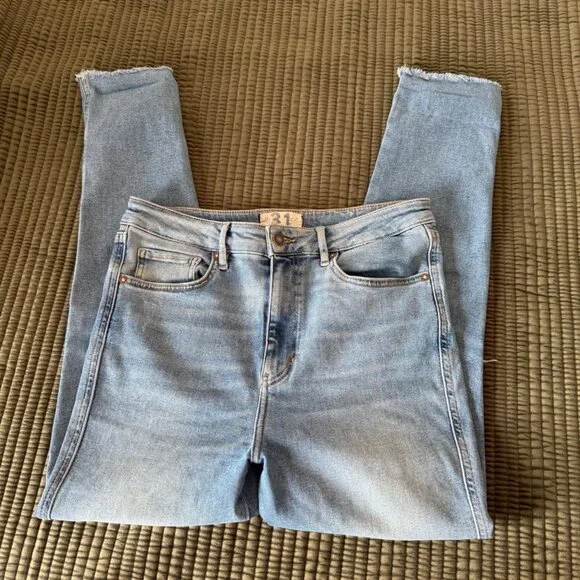 We The Free Anthropologie Light Wash High Rise Raw Hem Skinny Jeans Sz 31 - Picture 3 of 14